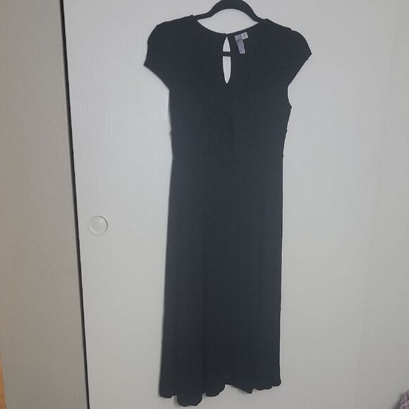 Elegant Black Midi Dress - Picture 1 of 3